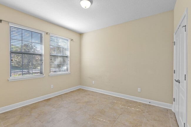 Building Photo - Savannah Park 3 bedroom townhouse