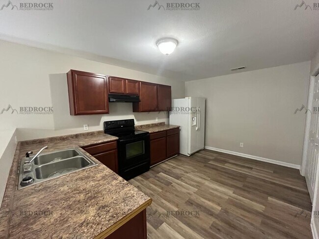 Building Photo - 202 Cloverbrook Dr