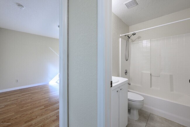 Building Photo - PRICE DROP!! ANNUAL UNFURNISHED HOME IN PUNTA GORDA