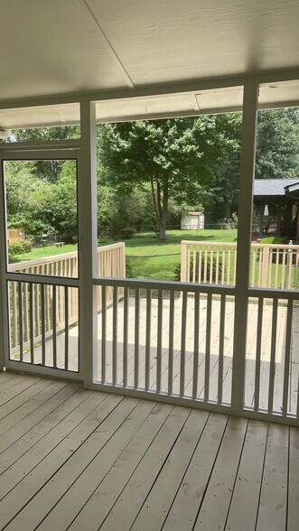Building Photo - 956 Seville Dr