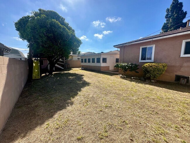 Building Photo - Large home in West Chula Vista