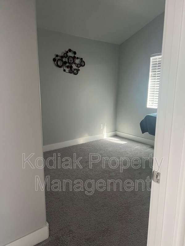 Building Photo - 3733 N Valley Vista Way