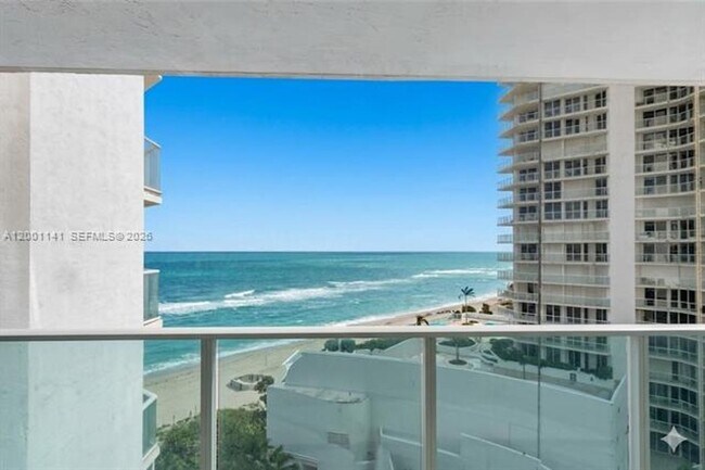 Building Photo - 16485 Collins Ave