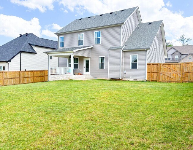 Building Photo - 3 Bedroom 2.5 Bathroom Home