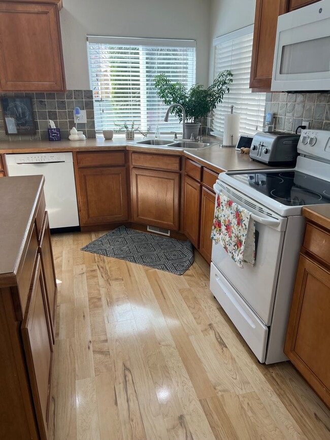 Building Photo - 4 bedroom, 3 car garage home in Meridian!!