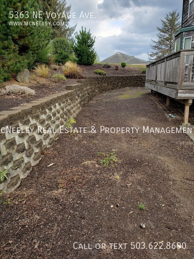 Building Photo - Great Home In Established Lincoln City Nei...