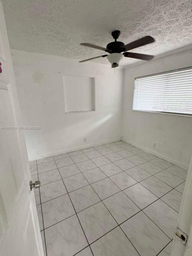 Building Photo - 221 NW 40th St