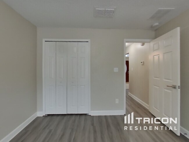 Building Photo - 7902 Oakstone Ct