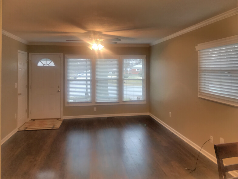 Living Room - 2932 Rio Rita Ave