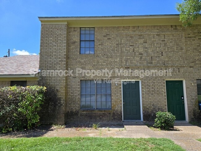 Primary Photo - 911 Lancelot Cir