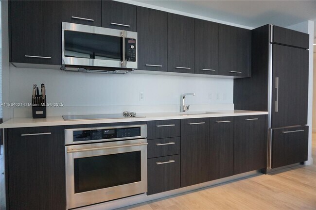 Building Photo - 45 SW 9th St