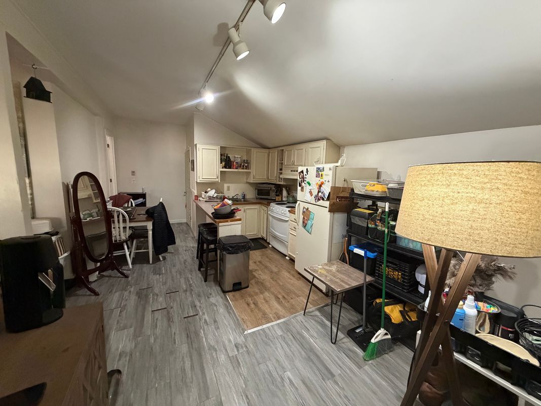 Building Photo - 748 Calef, 3