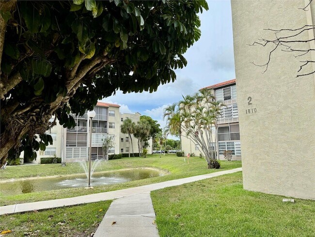 Building Photo - 1810 N Lauderdale Ave