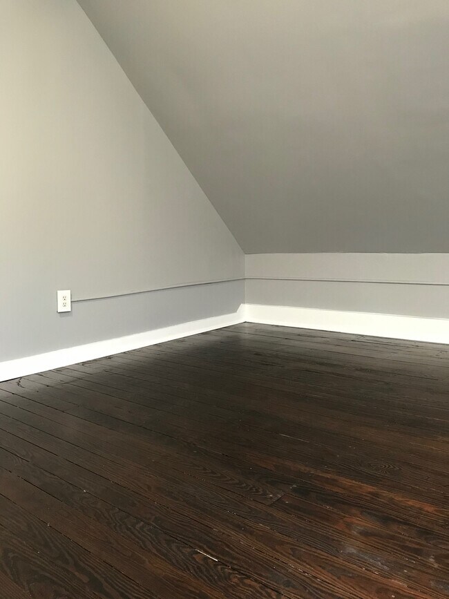 Building Photo - 353 Poplar St