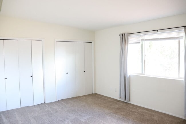 Building Photo - Three bedroom home