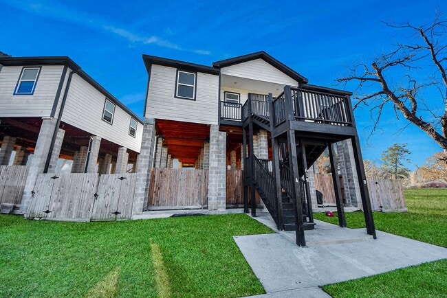 Building Photo - 618 Maple Way