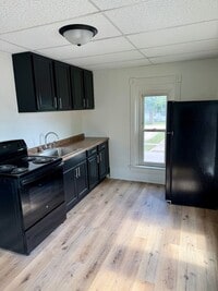 Building Photo - 303 Logan Ave