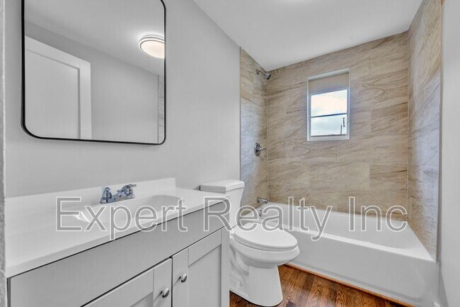 Building Photo - 546 55th St