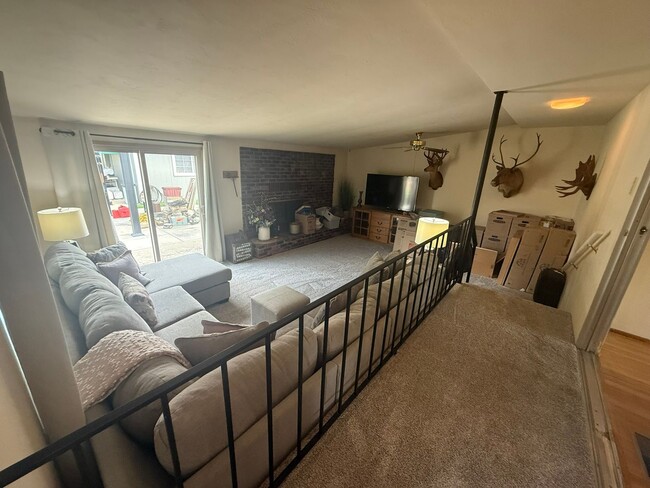 Building Photo - Charming 2 Bedroom, 2 Bath Home with Fence...
