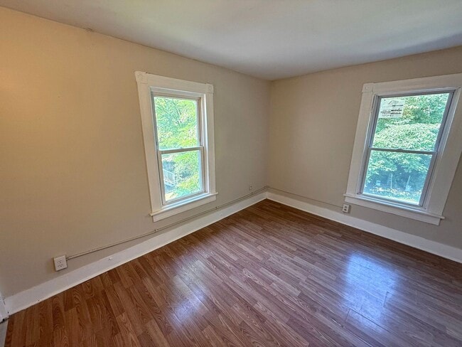 Building Photo - Spacious 4-Bedroom Home with Bonus Features