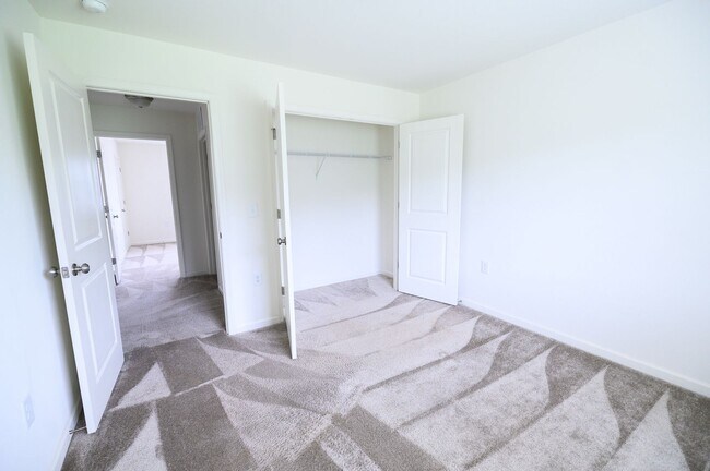 Building Photo - Like new construction 2 story home 4 bedro...