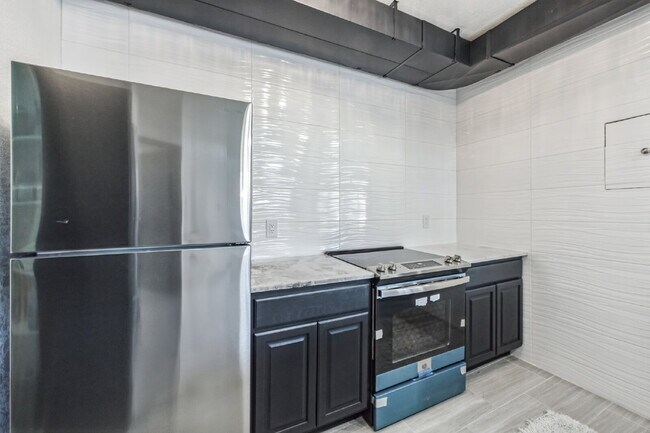 Building Photo - Beautiful Remodeled 2 Bedroom/2 Bathroom Condo is DTC!