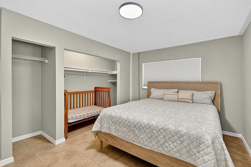 Building Photo - 324 Avenida Madera