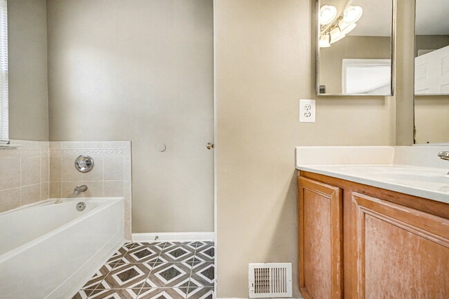 Building Photo - Move-in Special: $100 off of the first month's rent Spacious End-Unit 4 Bedroom Townhome for Rent...