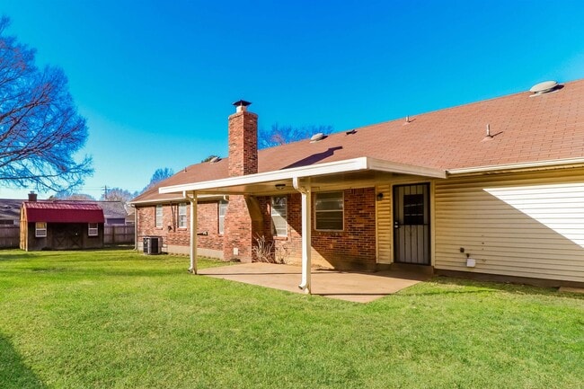 Building Photo - 6505 Deermont Dr