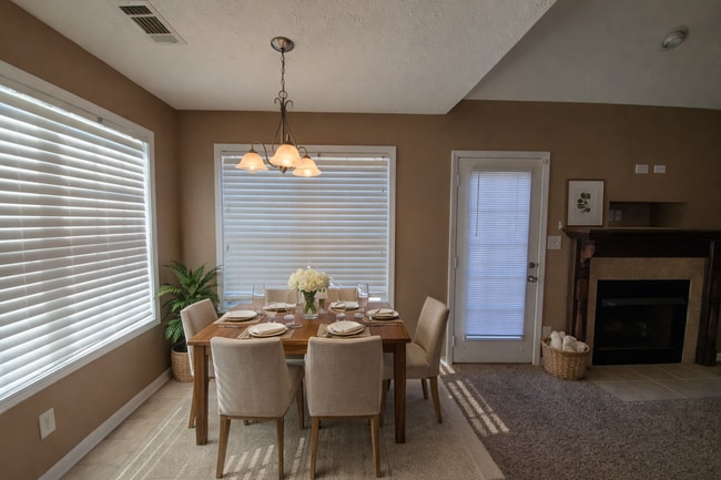 Building Photo - $250 OFF Move-In Rents Special!