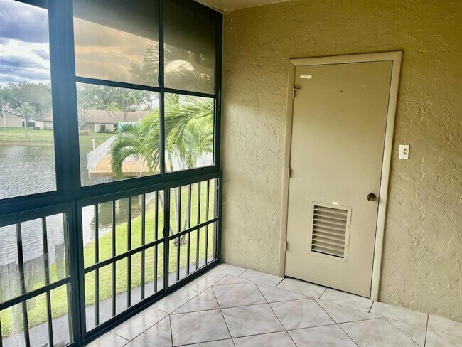 Building Photo - 536 Shady Pine Way