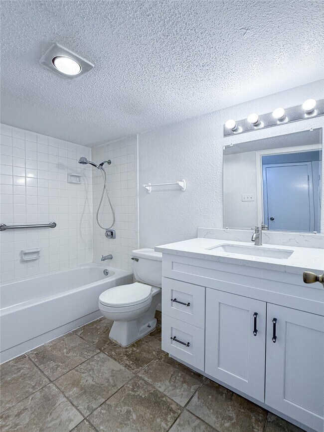 Building Photo - 9201 Clarewood Dr