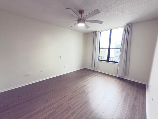Building Photo - 630 S Sapodilla Ave