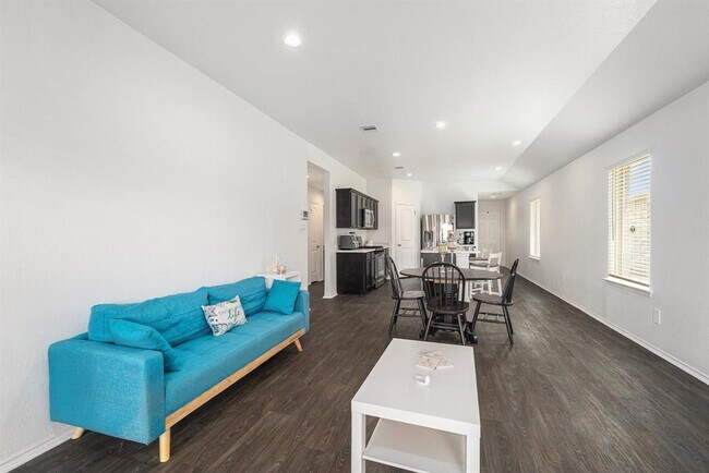 Building Photo - 22435 Forest Gorge Ln