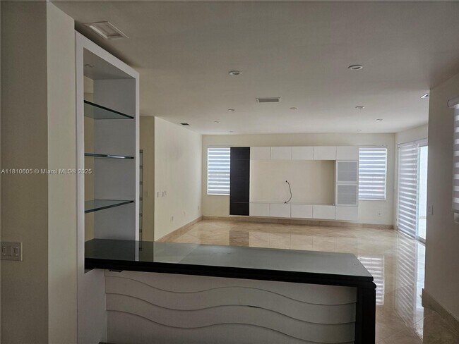 Building Photo - 4501 NW 93rd Doral Ct