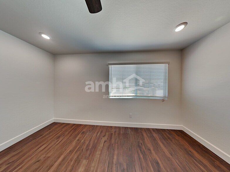 Building Photo - 17134 W Lawrence Ln