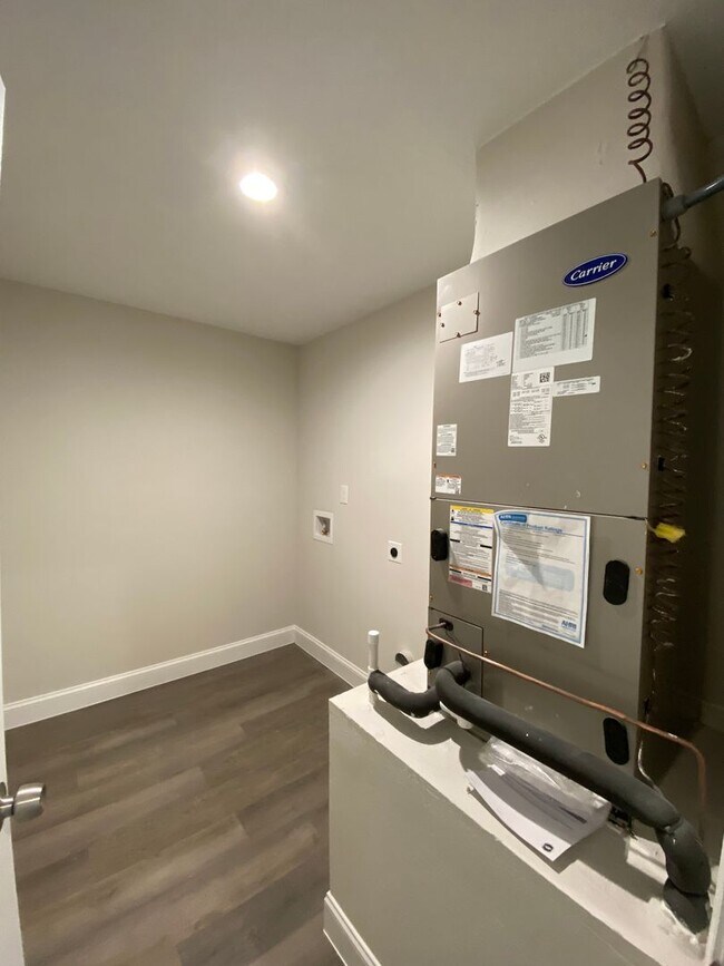 Building Photo - Desirable SW Ocala Neighborhood, 3/2/2 **W...