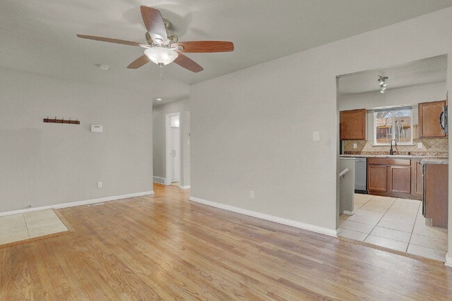 Building Photo - 13 N Dartmouth St