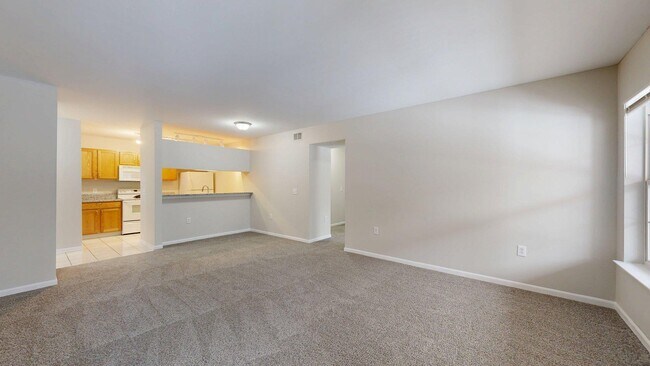 Building Photo - 2740 S Knightsbridge Cir