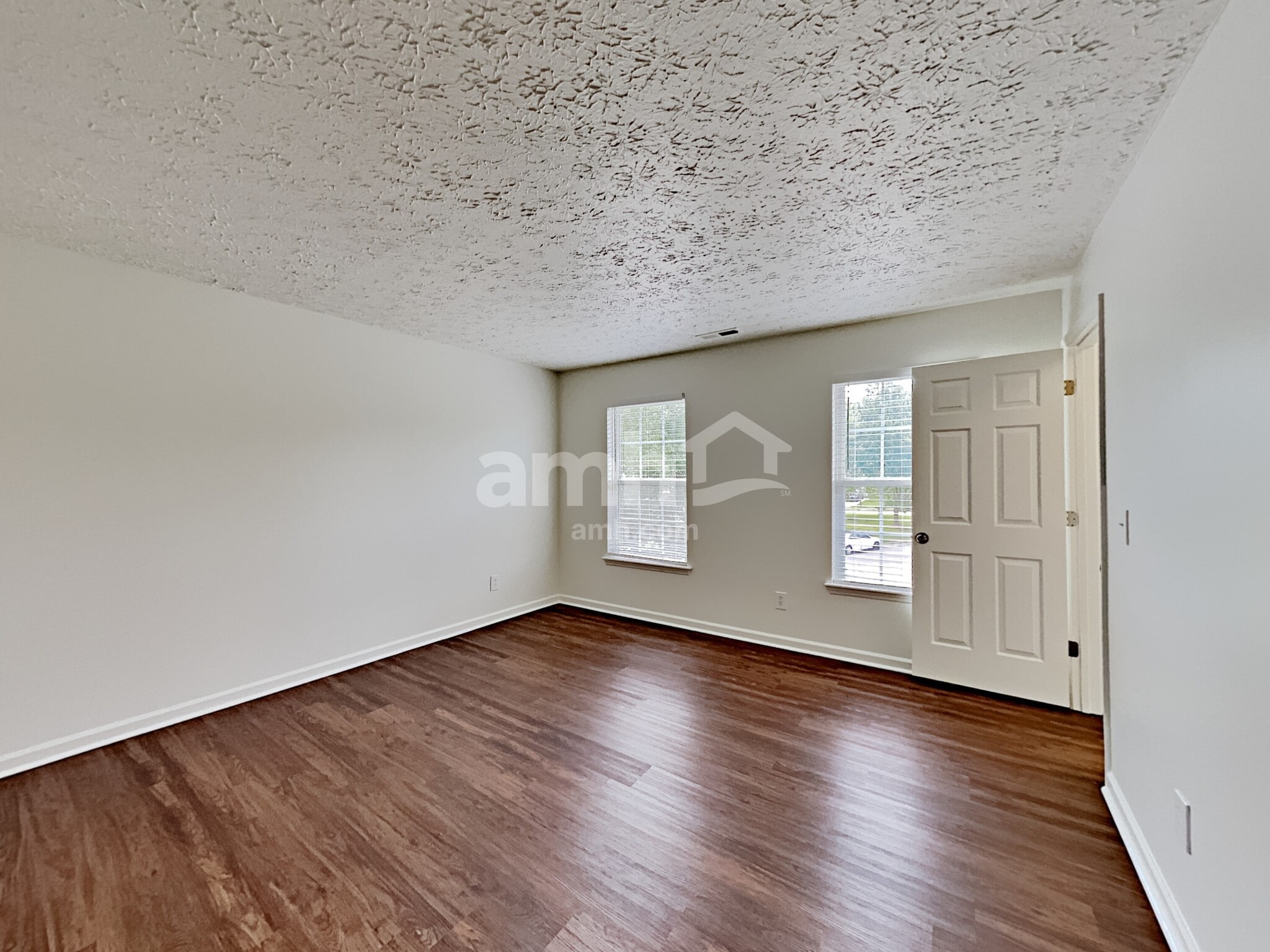 Building Photo - 102 Lake Bridge Ct