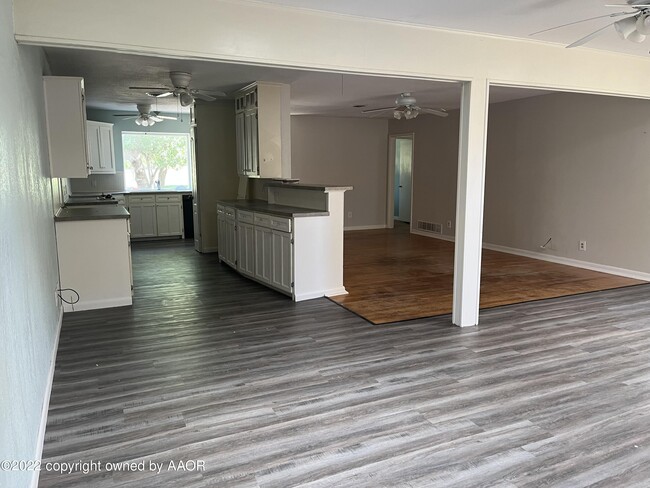 Building Photo - 3414 Meadow Dr