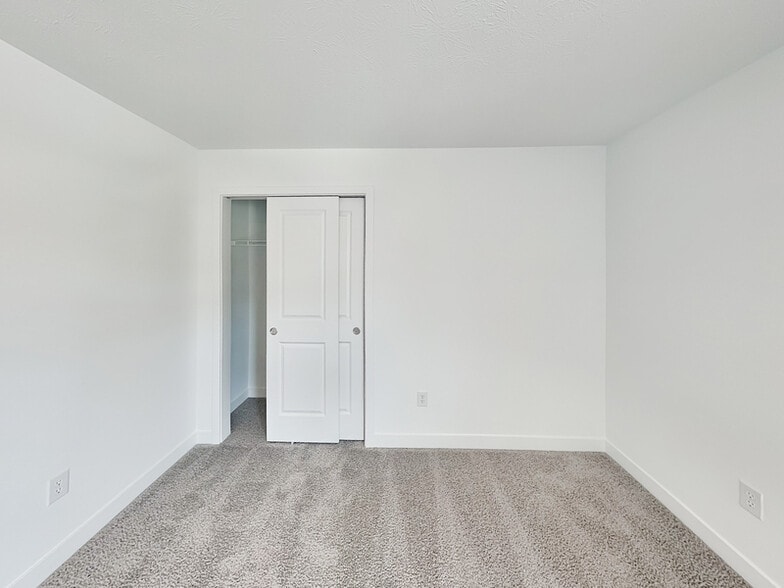 Building Photo - 6199 Rhinecliff Dr