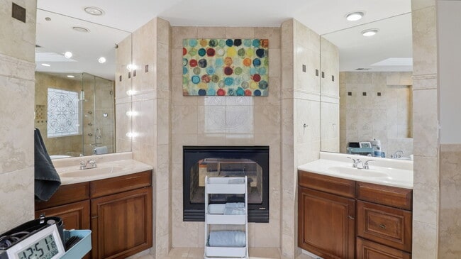 Building Photo - 30 Longfellow St NE