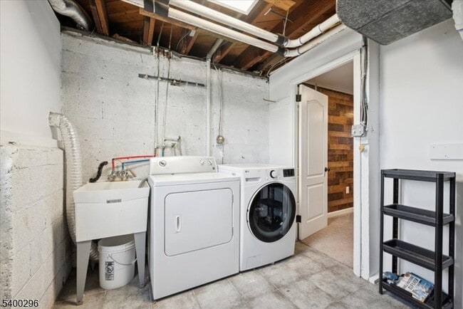 Building Photo - 272 Mt Kemble Ave