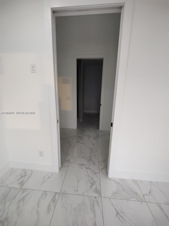 Building Photo - 716 NW 37th Ave