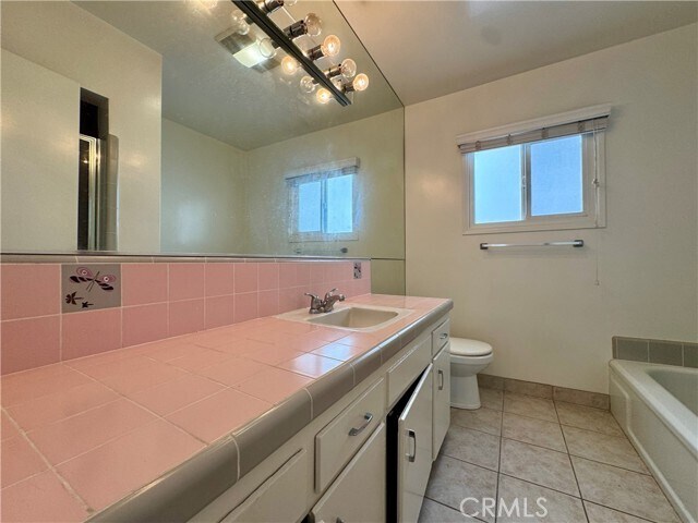 Building Photo - 122 Croft Ave