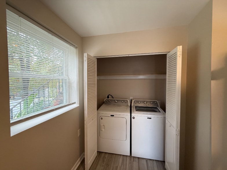 Building Photo - 536 Woodmont Dr