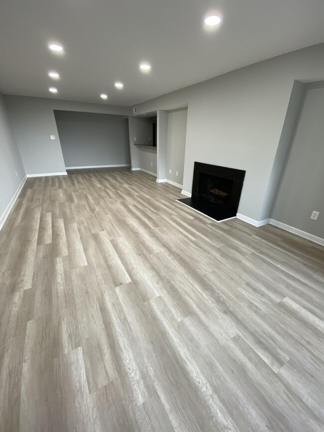 Building Photo - 1913 16th Ave S