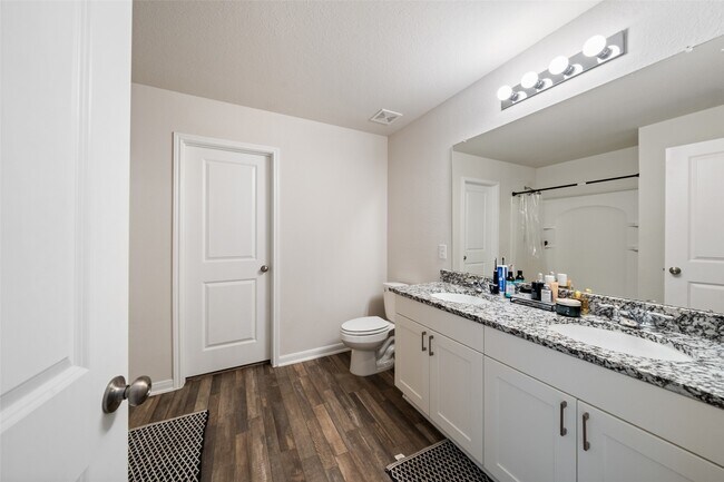 Building Photo - 2224 Cedar Vly Dr