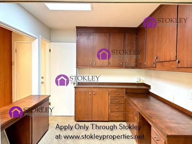 Building Photo - 1130 Laurel Dr